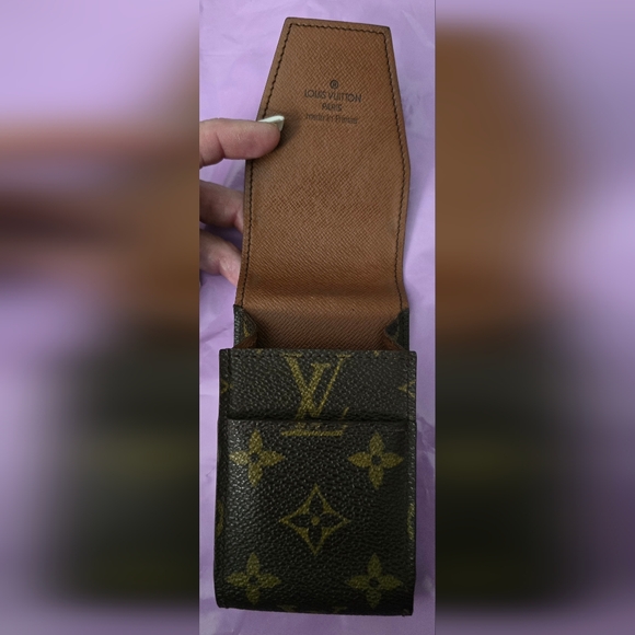 Louis Vuitton Monogram Case in Great Condition - Picture 15 of 15